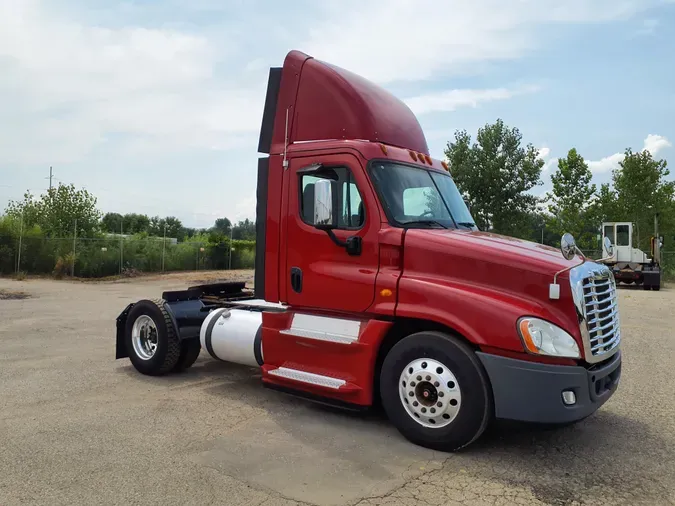 2013 FREIGHTLINER/MERCEDES CASCADIA 125