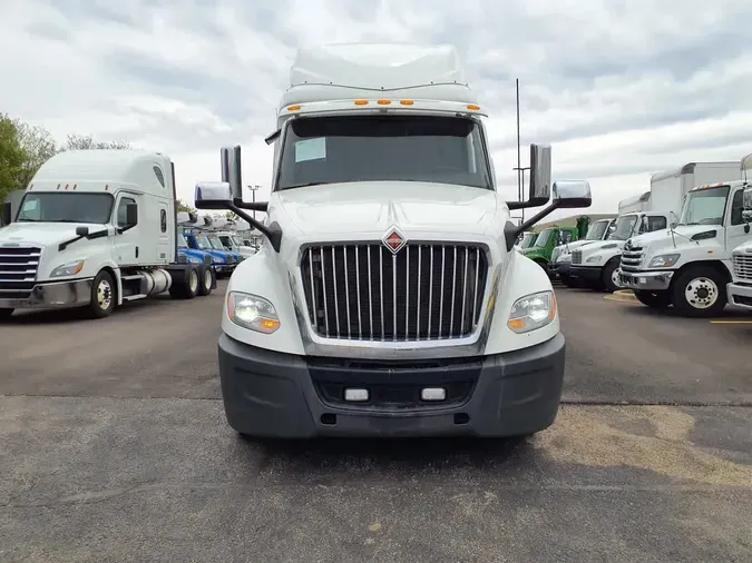2019 NAVISTAR INTERNATIONAL LT625 SLPR CAB