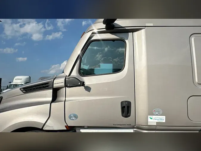 2022 Freightliner Cascadia 126