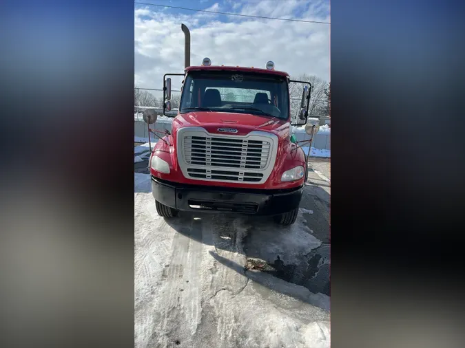 2017 FREIGHTLINER/MERCEDES M2 112