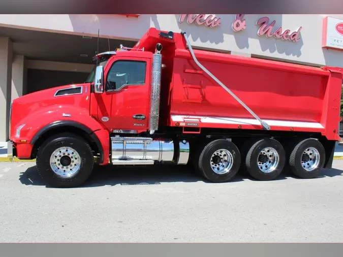 2025 Kenworth T880