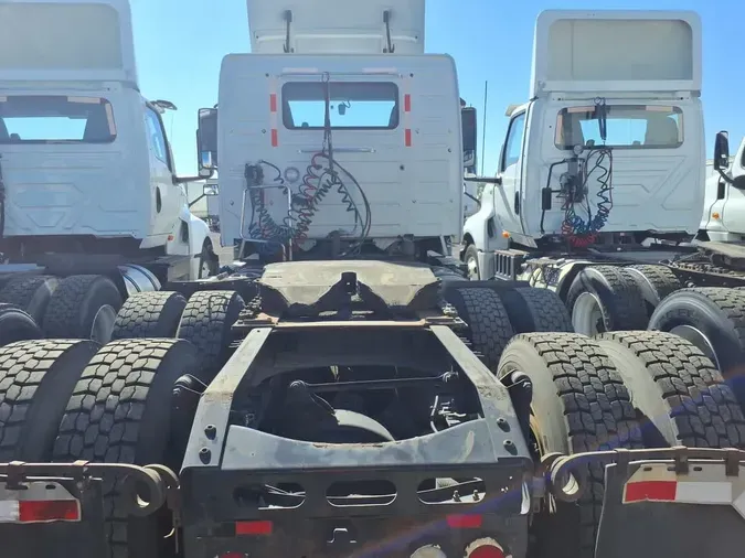 2019 VOLVO VNL64T-300