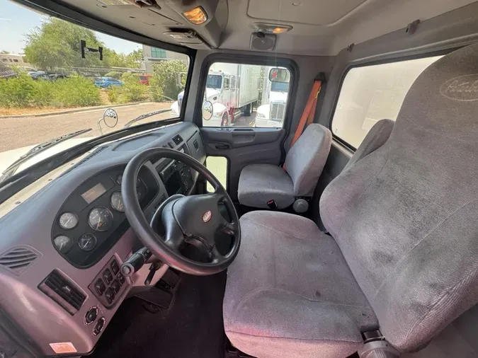 2019 Peterbilt 330