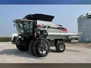 2011 GLEANER S67