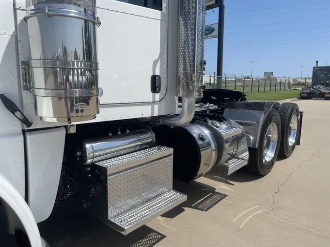 2022 Peterbilt 389
