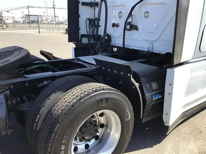 2021 FREIGHTLINER CA126