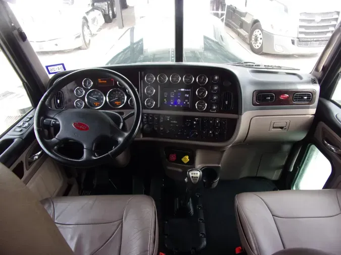 2022 Peterbilt 389