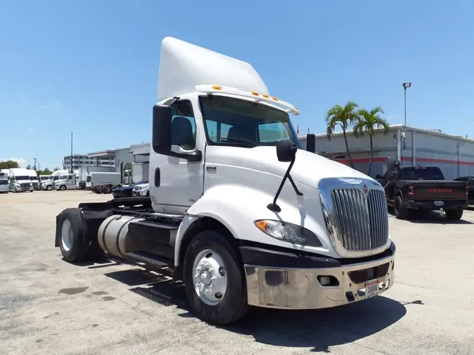 2019 NAVISTAR INTERNATIONAL RH613 DAYCAB S/A