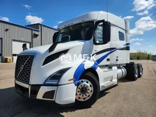 2025 VOLVO VNL64T740