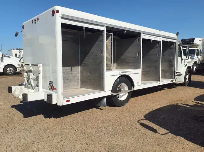 2017 FREIGHTLINER/MERCEDES M2 106