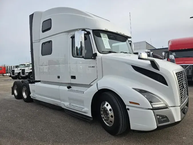 2021 VOLVO VNL64T860