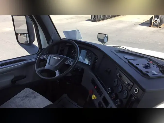 2020 Freightliner Cascadia 12665caa640cea907b5c79216db28e228e0