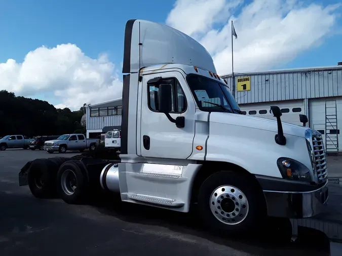 2016 FREIGHTLINER/MERCEDES CASCADIA 125