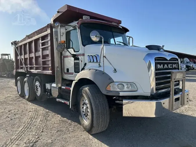 2015 MACK GRANITE GU813