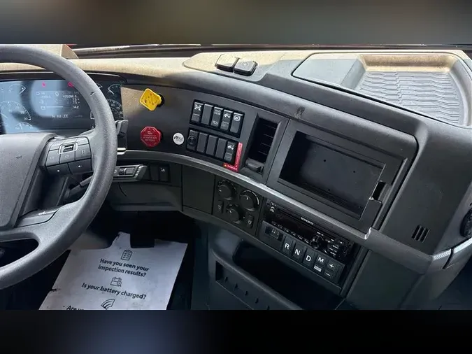 2021 VOLVO VNL760