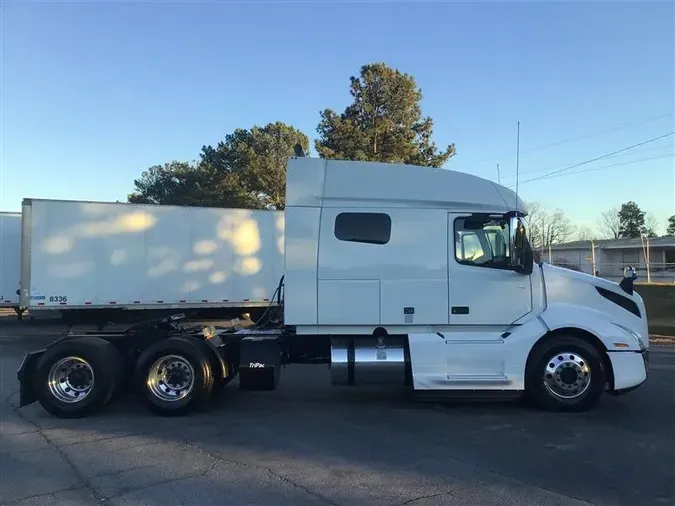 2021 VOLVO VNL740