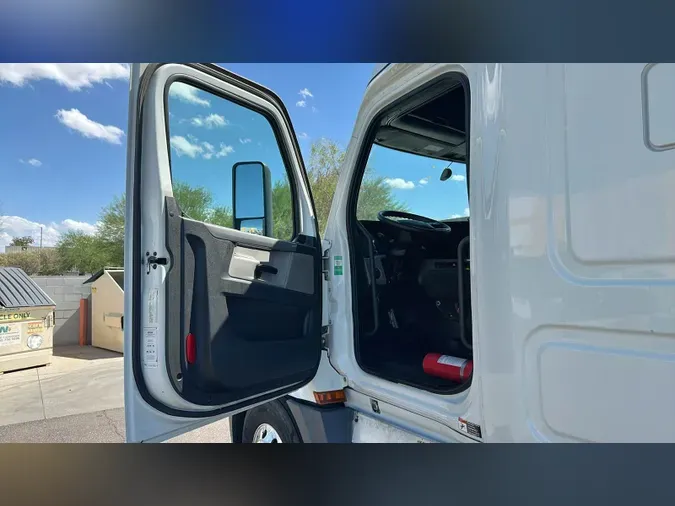 2019 Freightliner Cascadia 126