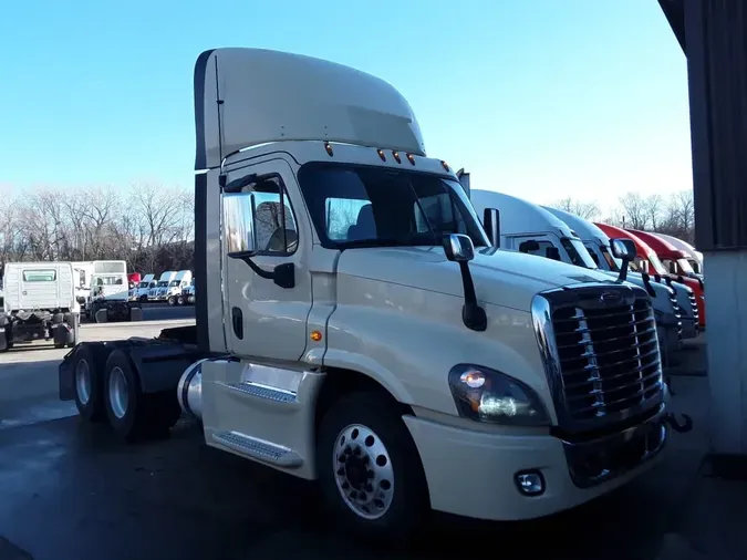2019 FREIGHTLINER/MERCEDES CASCADIA 12565d36d49fc64a159af330f5beb2116c8