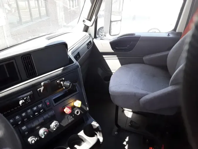 2020 NAVISTAR INTERNATIONAL LT625 DAYCAB T/A