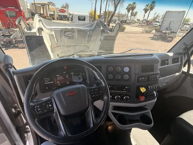 2023 Peterbilt 579