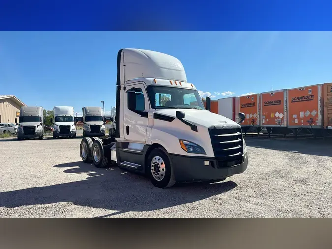 2020 Freightliner Cascadia 12665df0ce30e8a30250b2f4b39cdcb441d