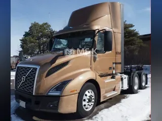 2023 VOLVO VNL64T300