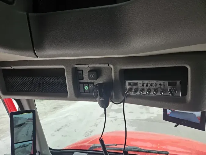 2023 VOLVO VNL64T860