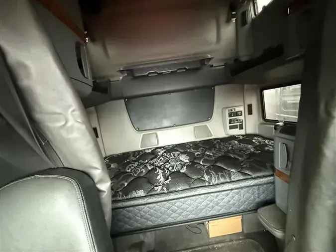 2018 INTERNATIONAL LT