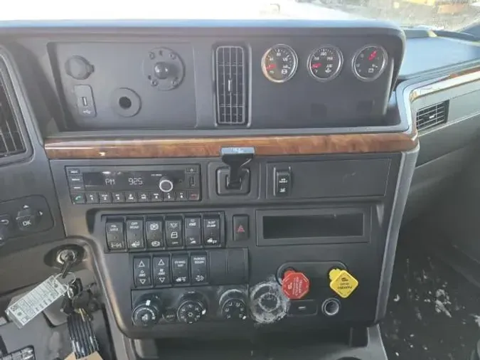 2022 International LT625