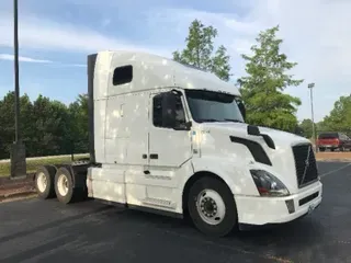 2018 VOLVO VNL64670