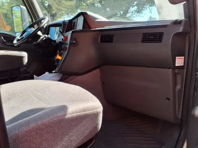 2019 NAVISTAR INTERNATIONAL LT625 SLPR CAB