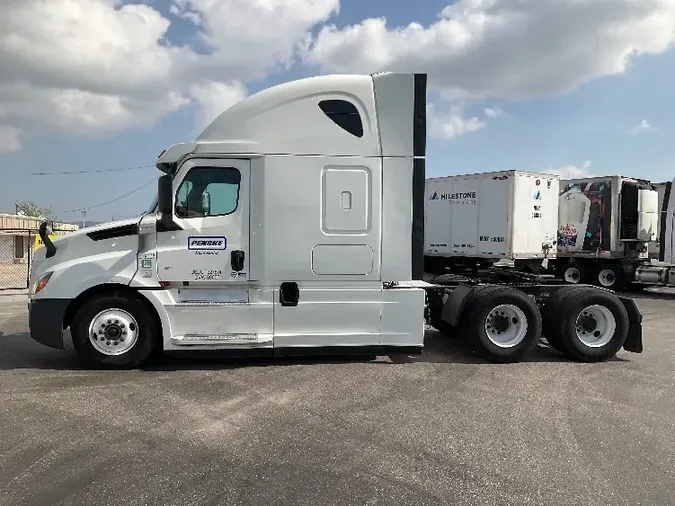 2018 Freightliner T12664ST