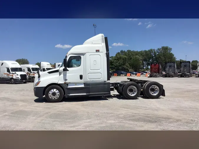 2020 Freightliner Cascadia 126