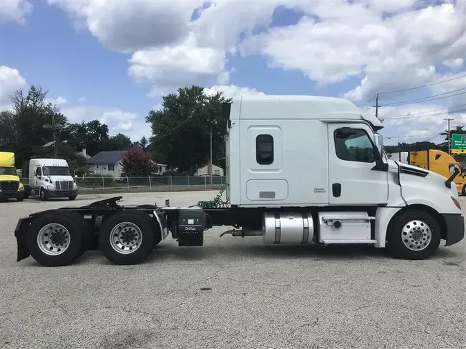 2019 FREIGHTLINER CA126