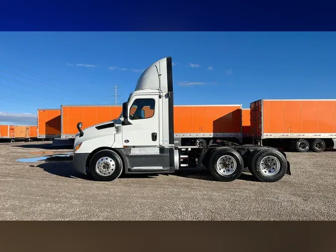 2020 Freightliner Cascadia 126