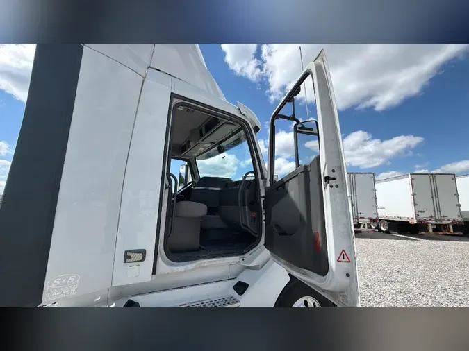 2020 Volvo VNL300