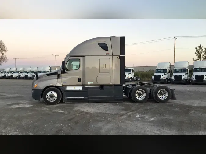 2023 Freightliner Cascadia 126