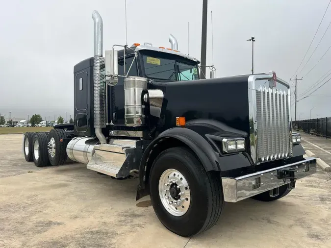 2025 Kenworth W900L