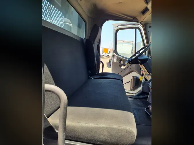 2017 FREIGHTLINER M2 106