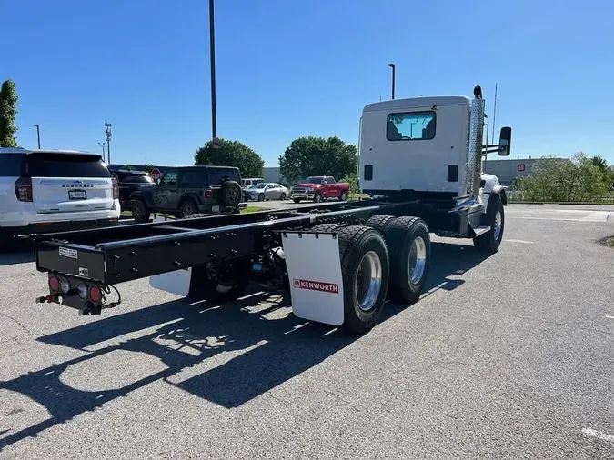 2025 Kenworth T880