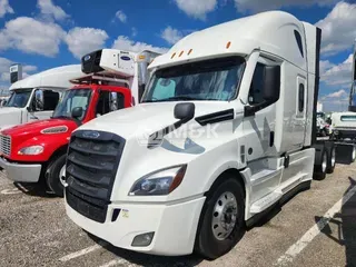 2021 FREIGHTLINER Cascadia 126