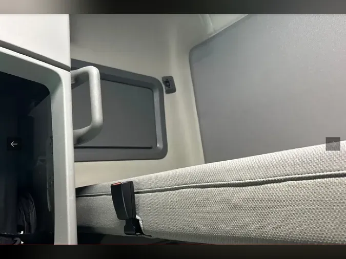 2025 VOLVO VNL64T760