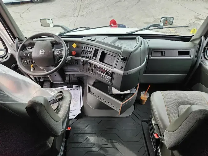 2020 VOLVO VNL64T760