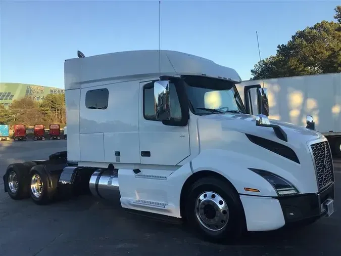 2021 VOLVO VNL740