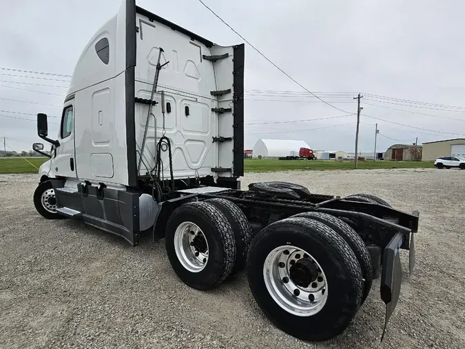 2018 FREIGHTLINER Cascadia 126