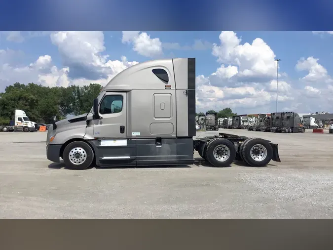2022 Freightliner Cascadia 126
