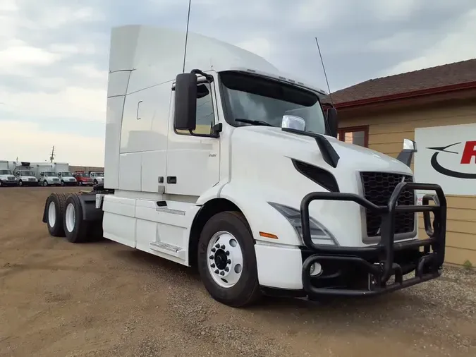 2020 VOLVO VNR64T-640