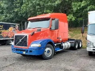 2016 VOLVO VNM64T630