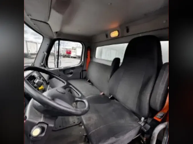 2018 FREIGHTLINER M2 106