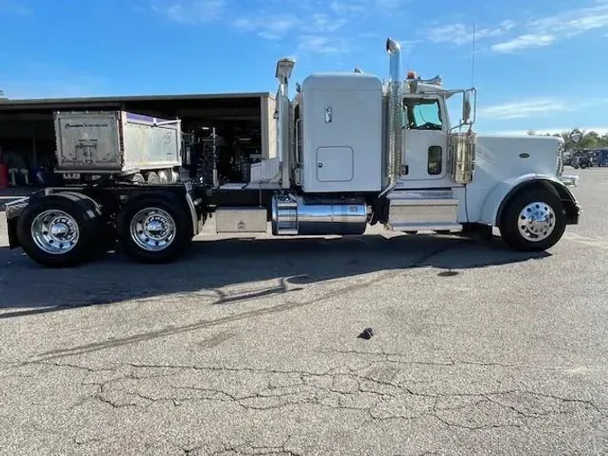 2022 Peterbilt 389